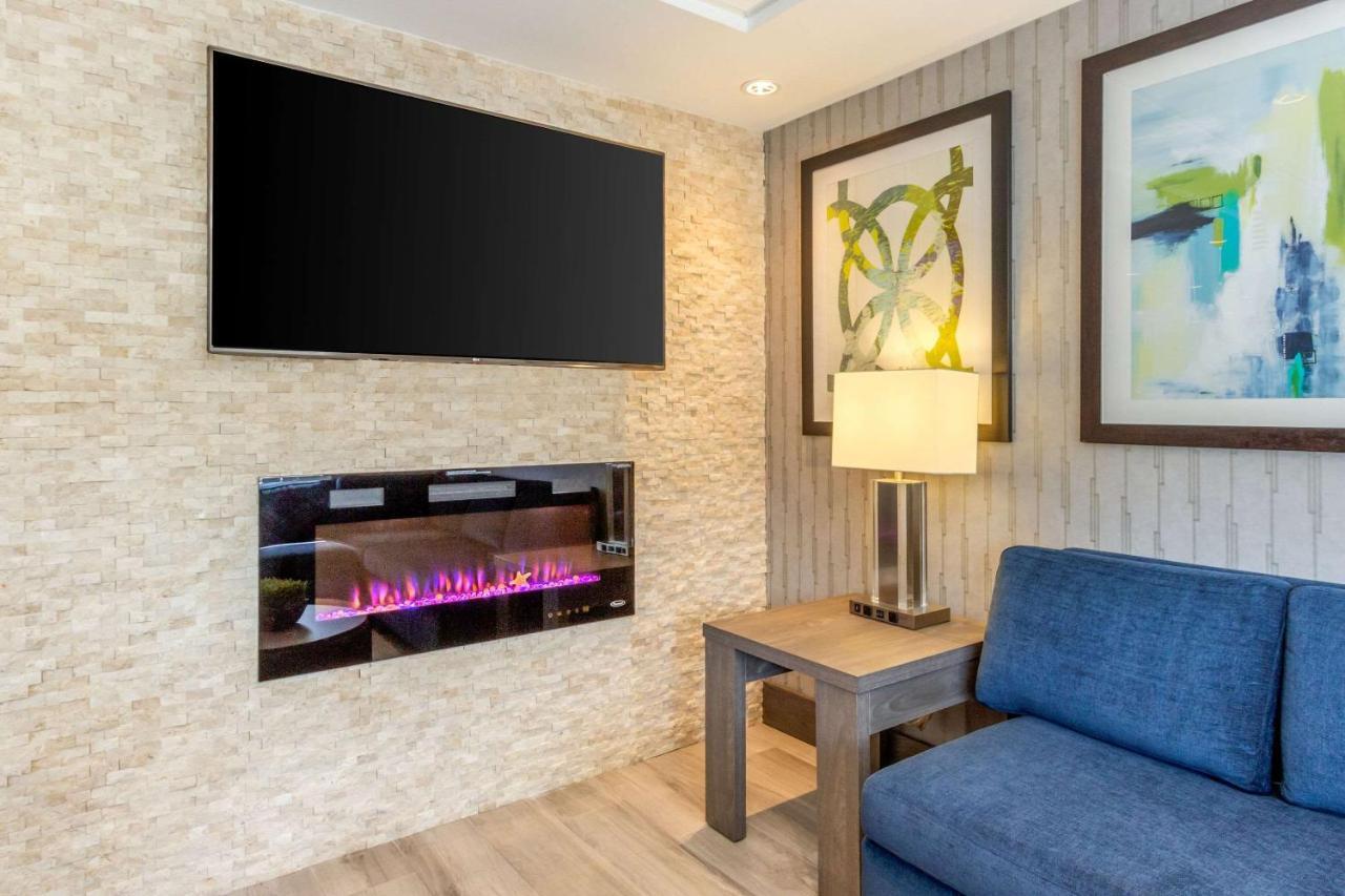 Comfort Suites Downtown Windsor Eksteriør bilde