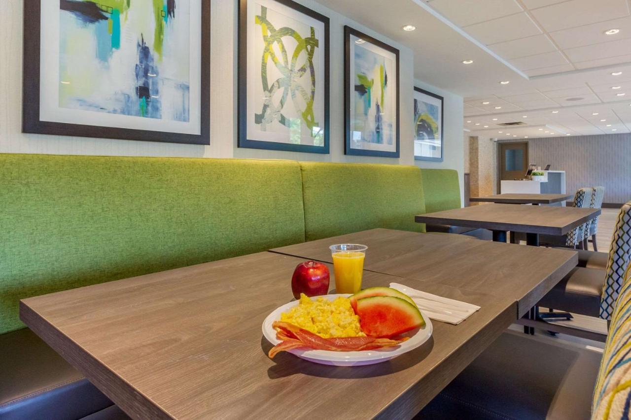 Comfort Suites Downtown Windsor Eksteriør bilde