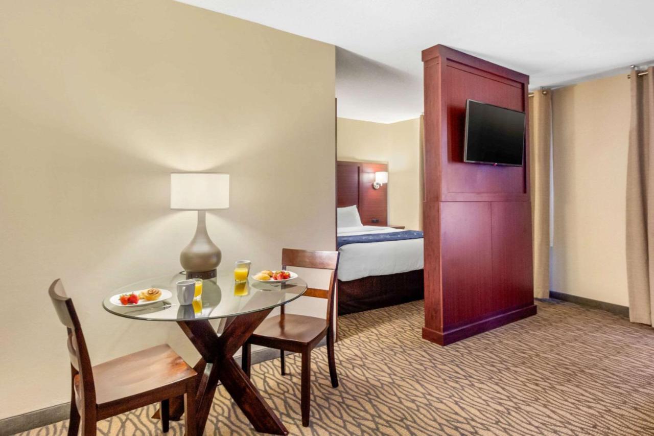 Comfort Suites Downtown Windsor Eksteriør bilde