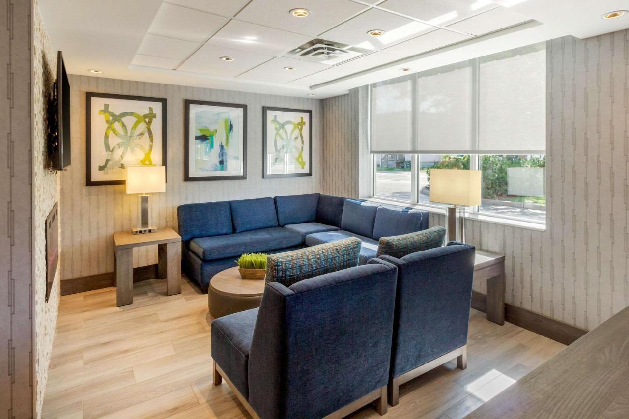 Comfort Suites Downtown Windsor Eksteriør bilde