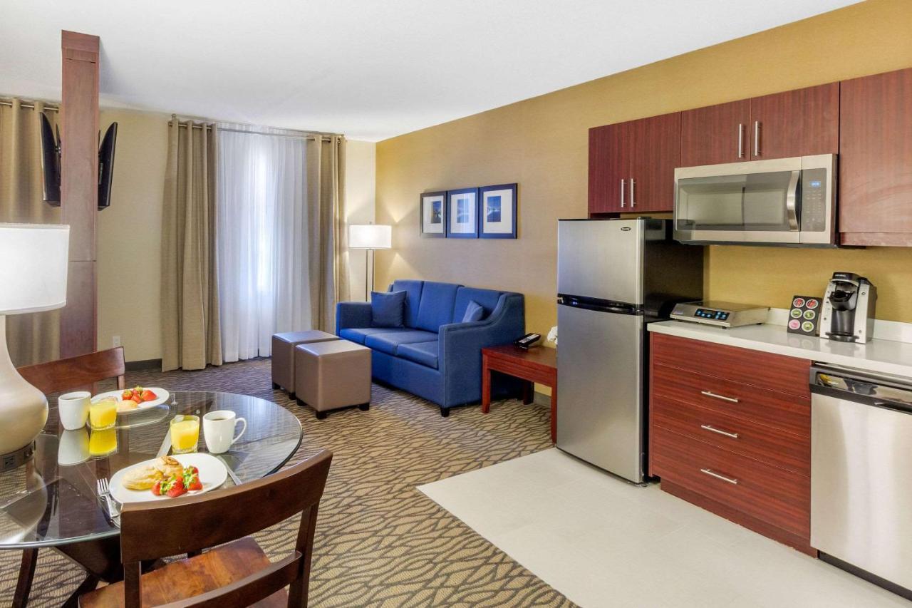 Comfort Suites Downtown Windsor Eksteriør bilde