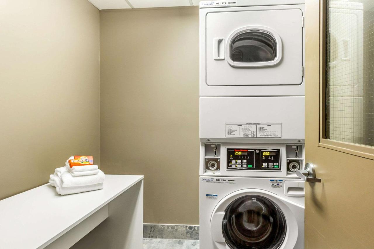 Comfort Suites Downtown Windsor Eksteriør bilde