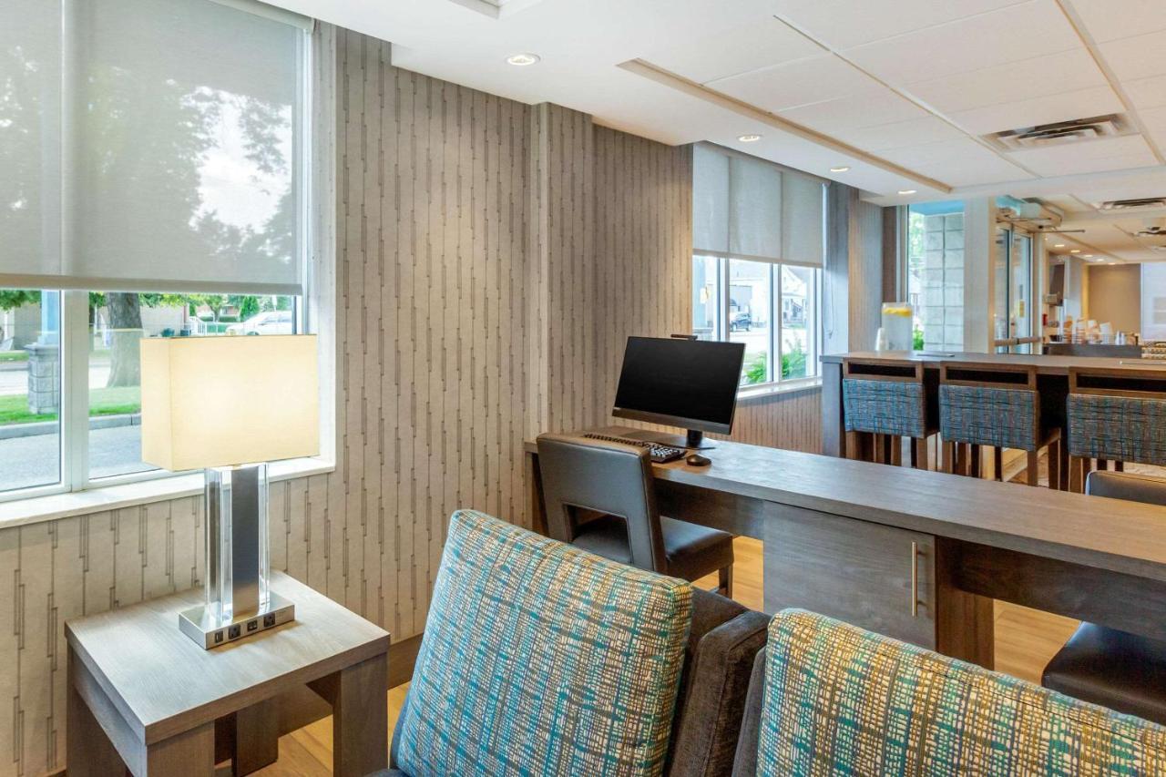 Comfort Suites Downtown Windsor Eksteriør bilde