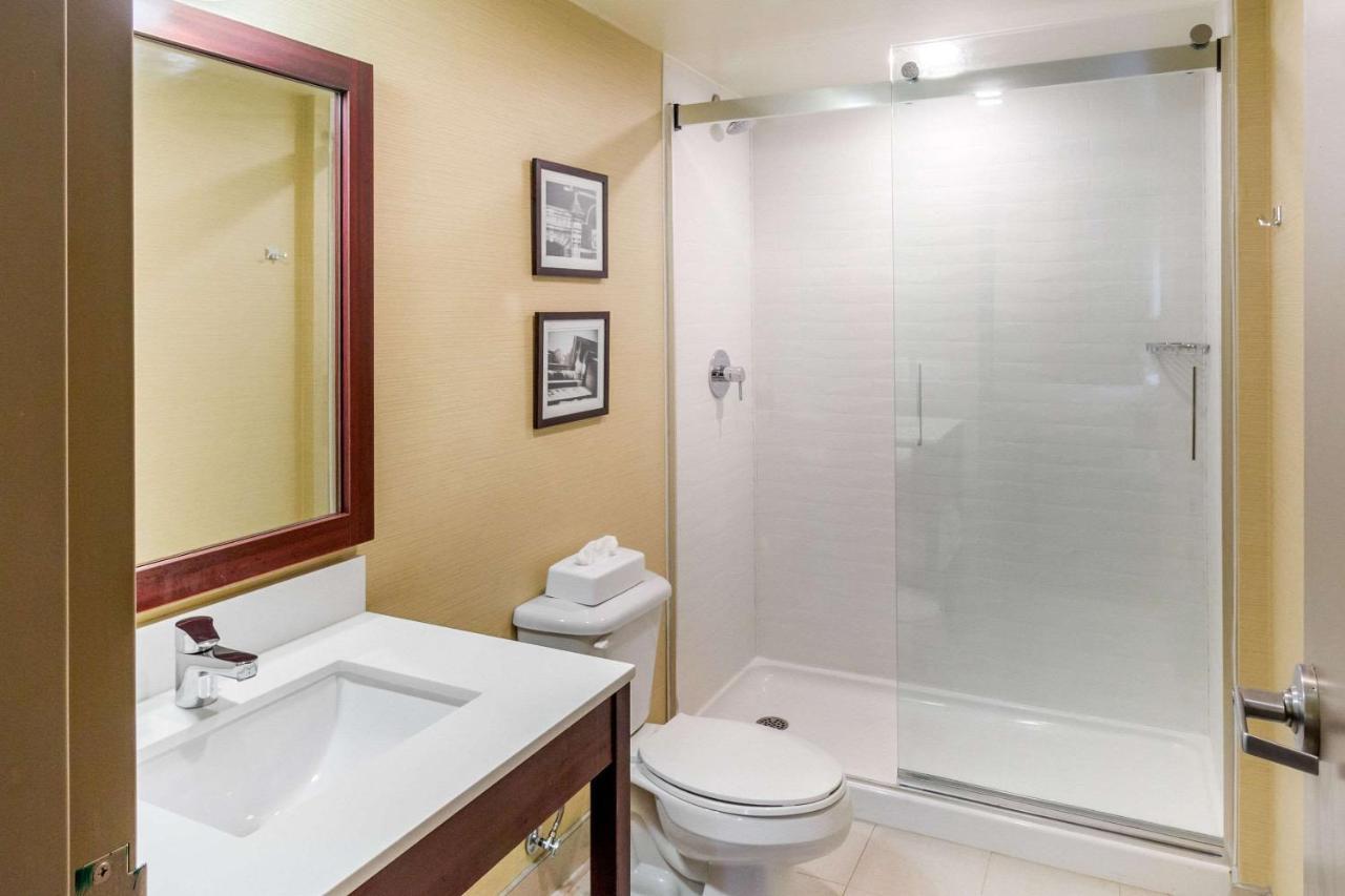 Comfort Suites Downtown Windsor Eksteriør bilde